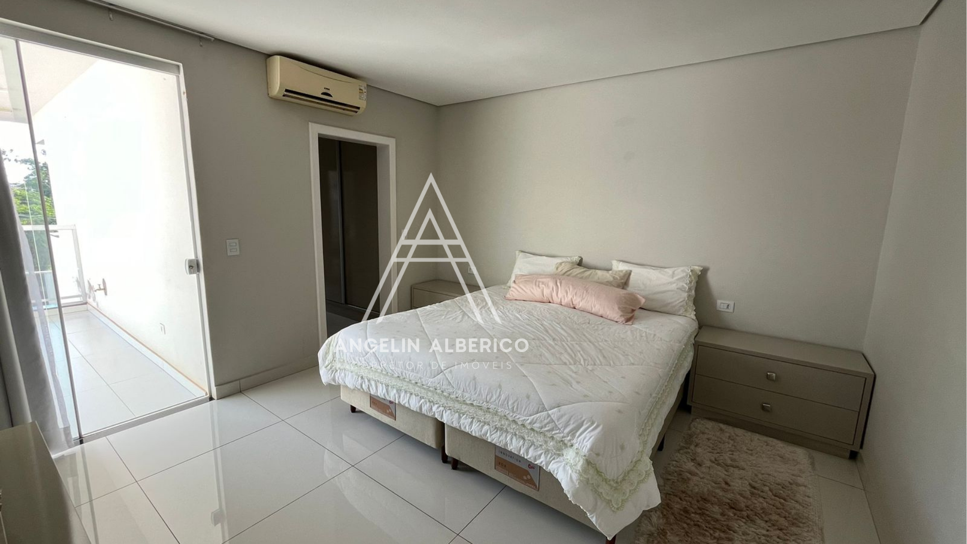 Sobrado de Alto Padrão no Condomínio Century Park