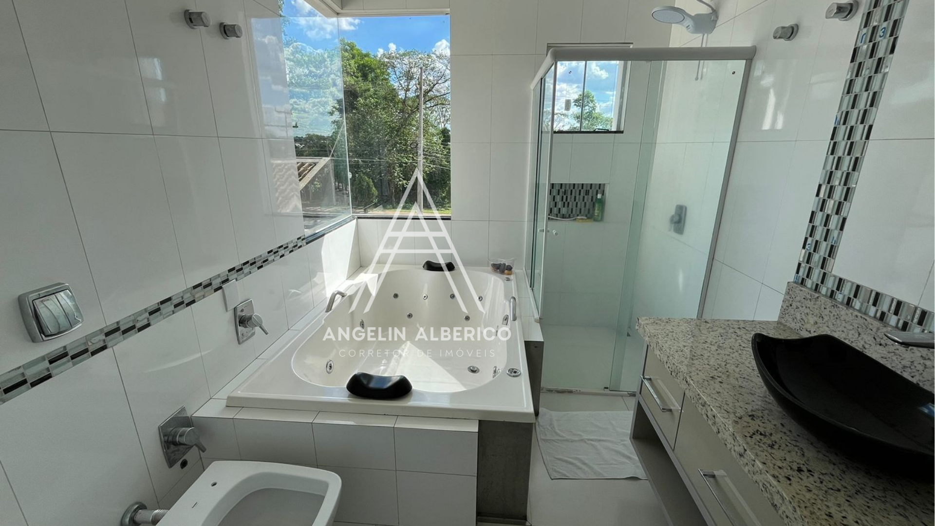 Sobrado de Alto Padrão no Condomínio Century Park