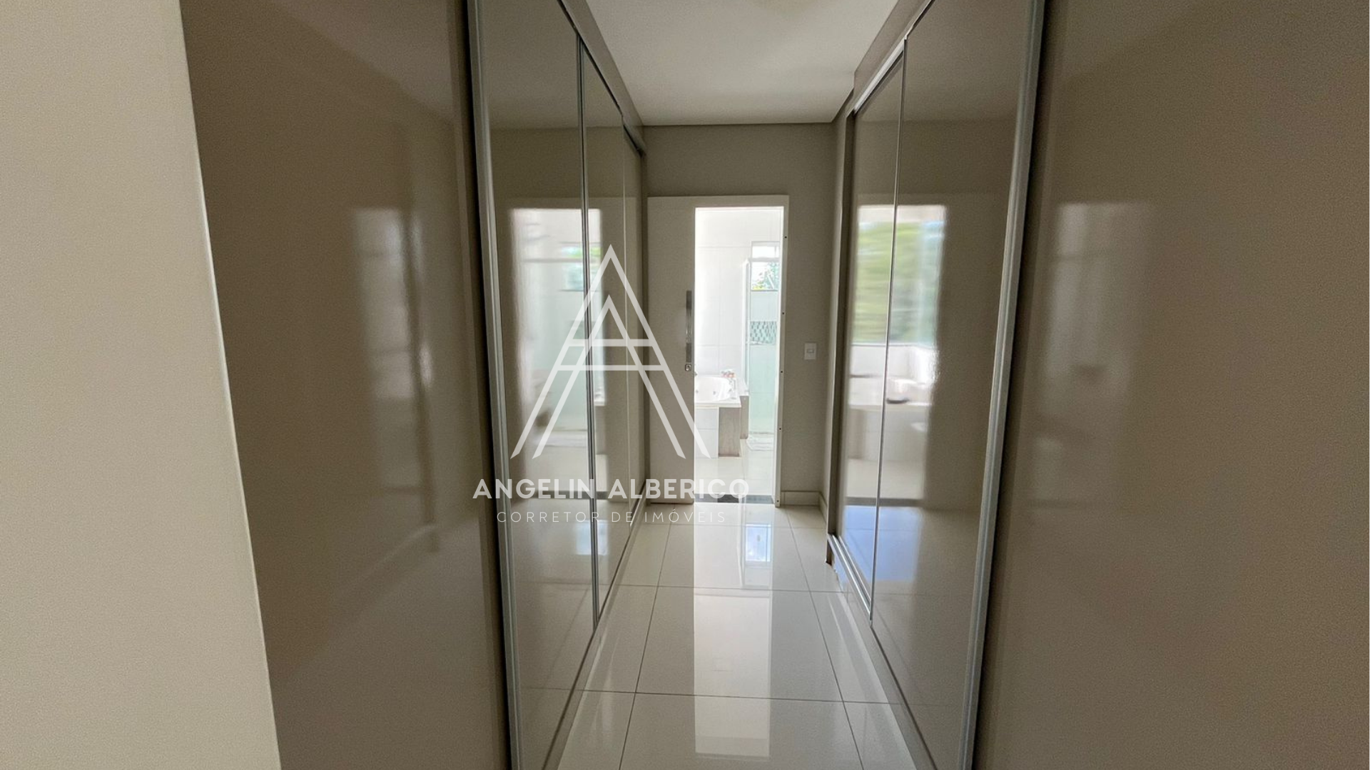 Sobrado de Alto Padrão no Condomínio Century Park