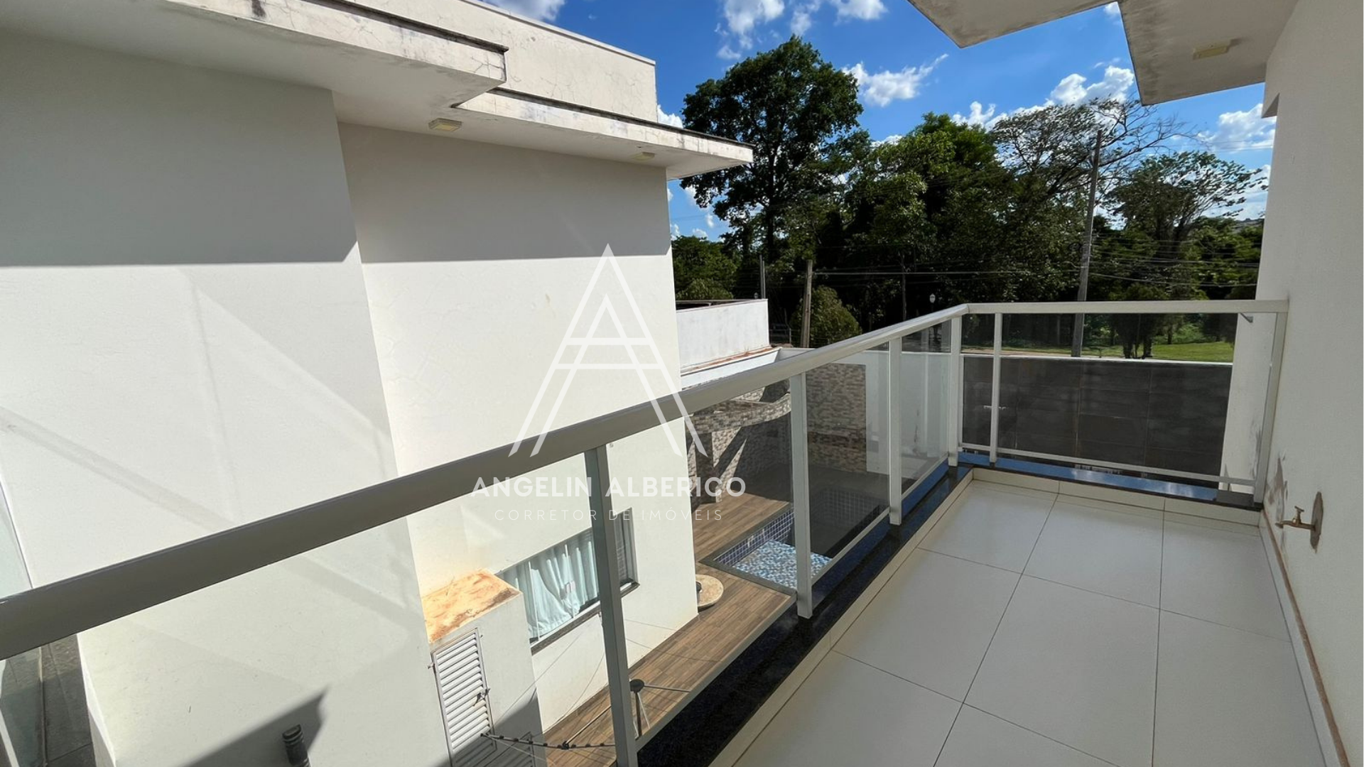 Sobrado de Alto Padrão no Condomínio Century Park