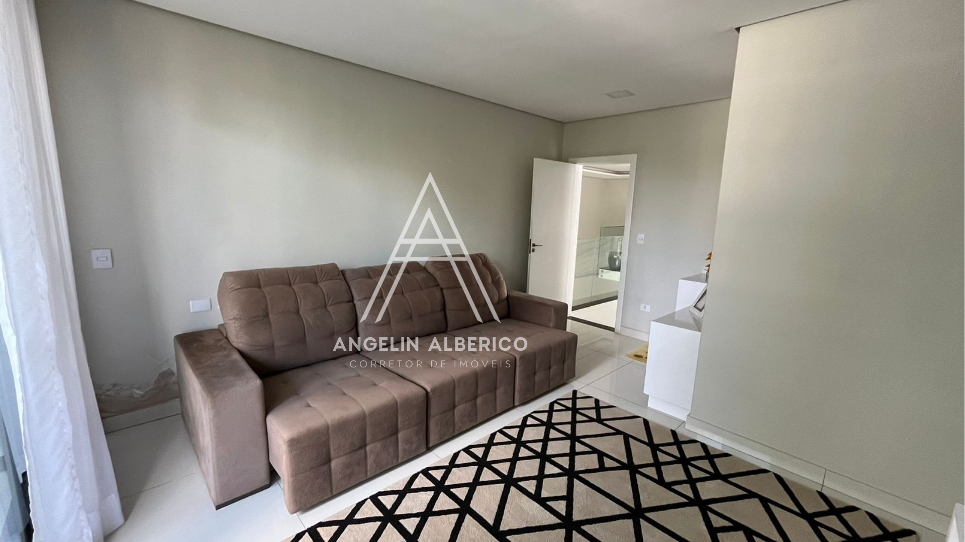 Sobrado de Alto Padrão no Condomínio Century Park