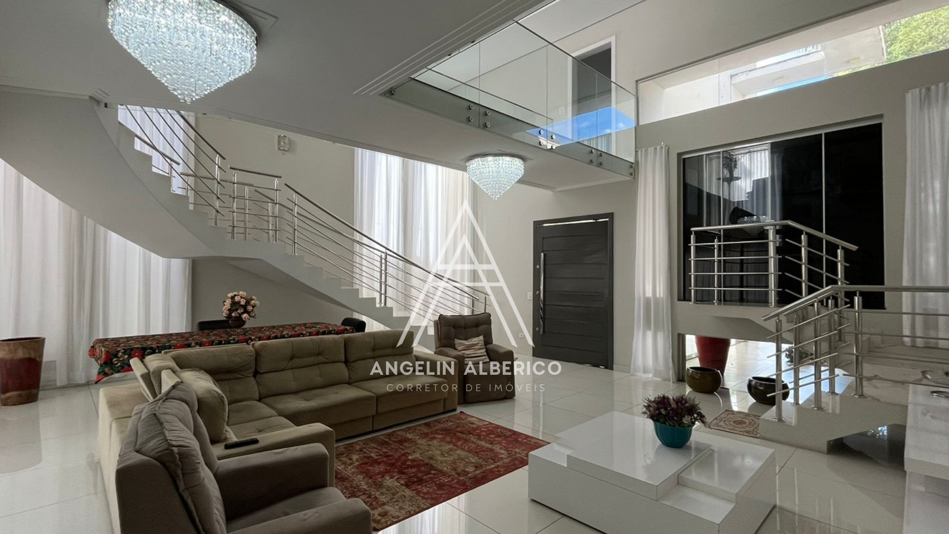 Sobrado de Alto Padrão no Condomínio Century Park