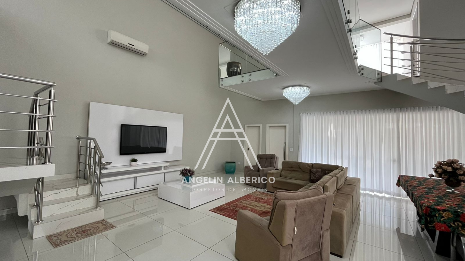 Sobrado de Alto Padrão no Condomínio Century Park