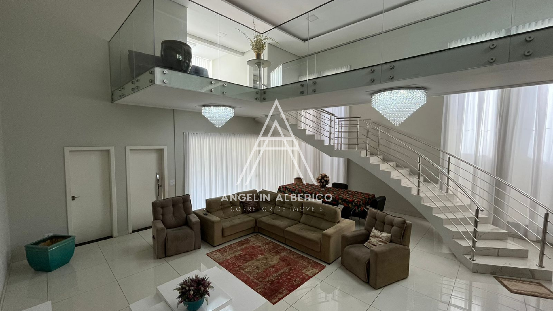 Sobrado de Alto Padrão no Condomínio Century Park