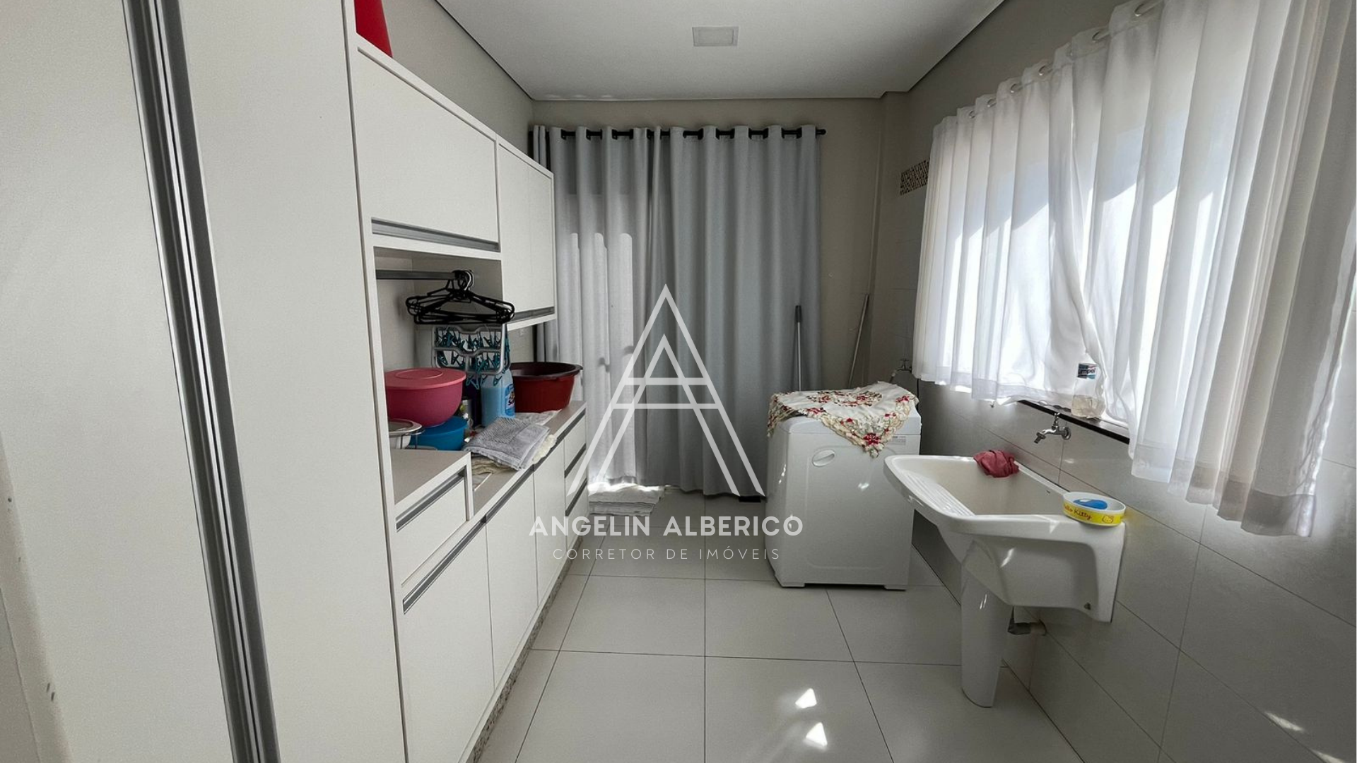 Sobrado de Alto Padrão no Condomínio Century Park