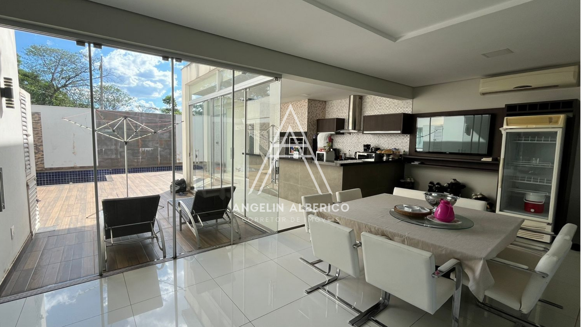 Sobrado de Alto Padrão no Condomínio Century Park