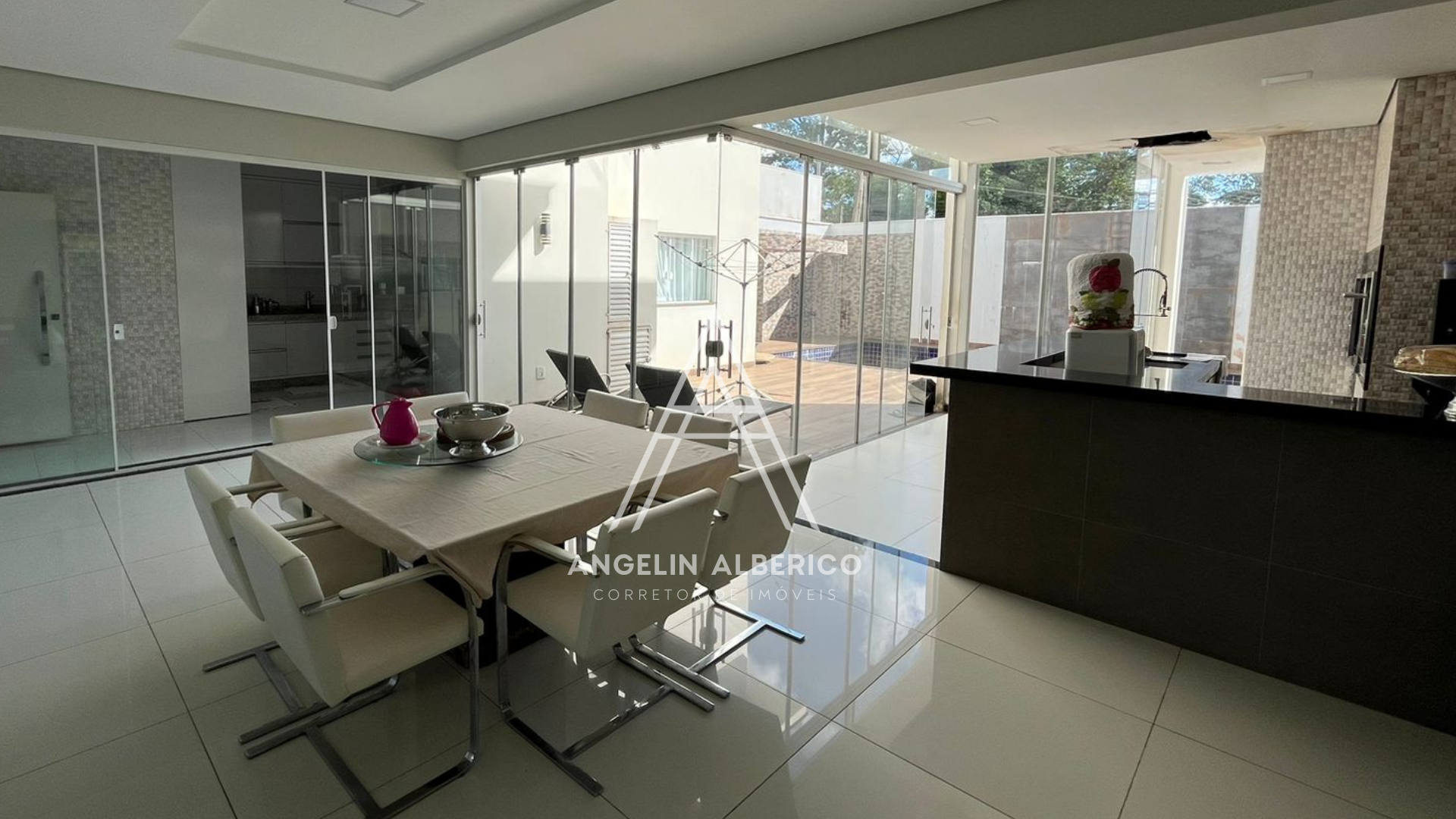 Sobrado de Alto Padrão no Condomínio Century Park