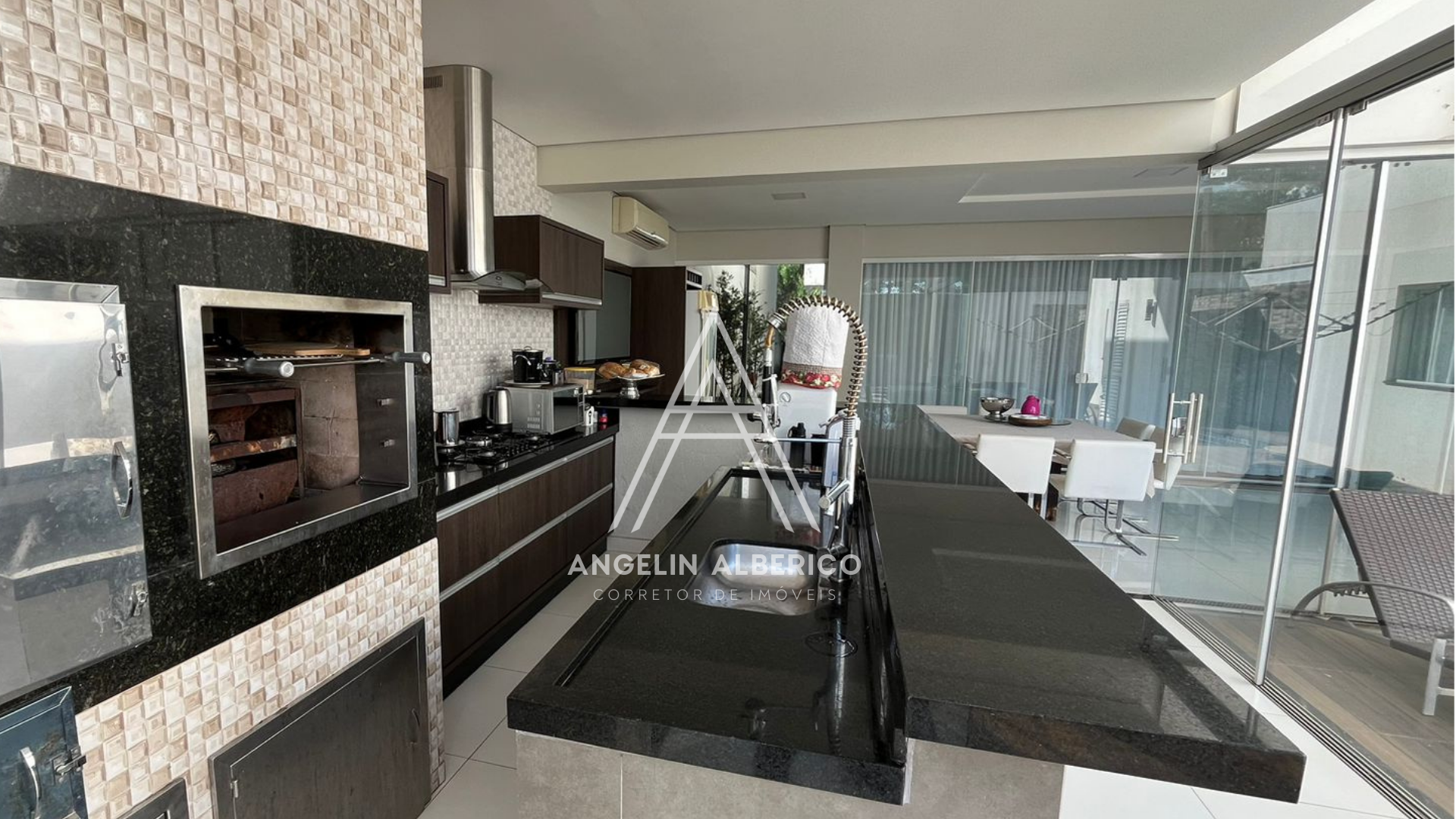 Sobrado de Alto Padrão no Condomínio Century Park