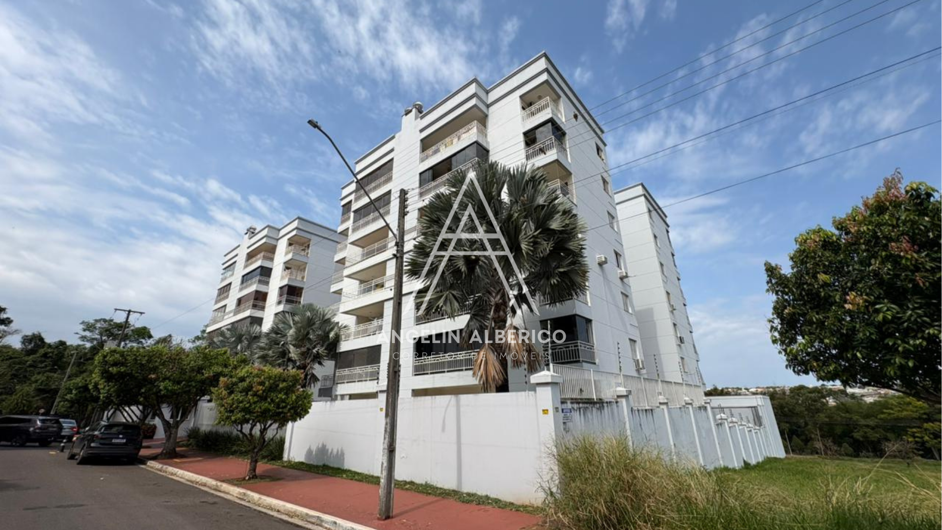 Apartamento a Venda com Móveis Planejados na Zona 02 em Cianorte PR