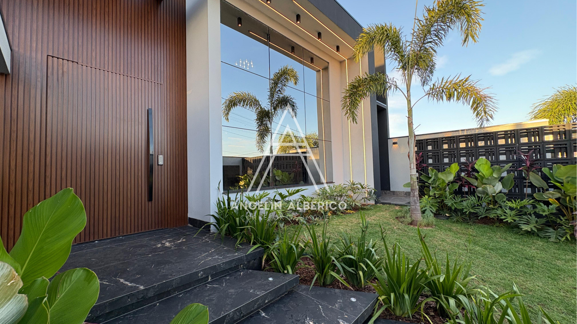 Casa de Alto Padrão a Venda  com Móveis Planejados no Jardim Atlântico em Cianorte PR