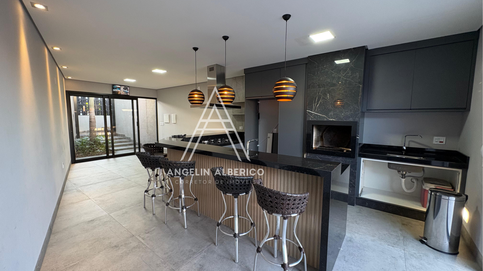 Casa de Alto Padrão a Venda  com Móveis Planejados no Jardim Atlântico em Cianorte PR