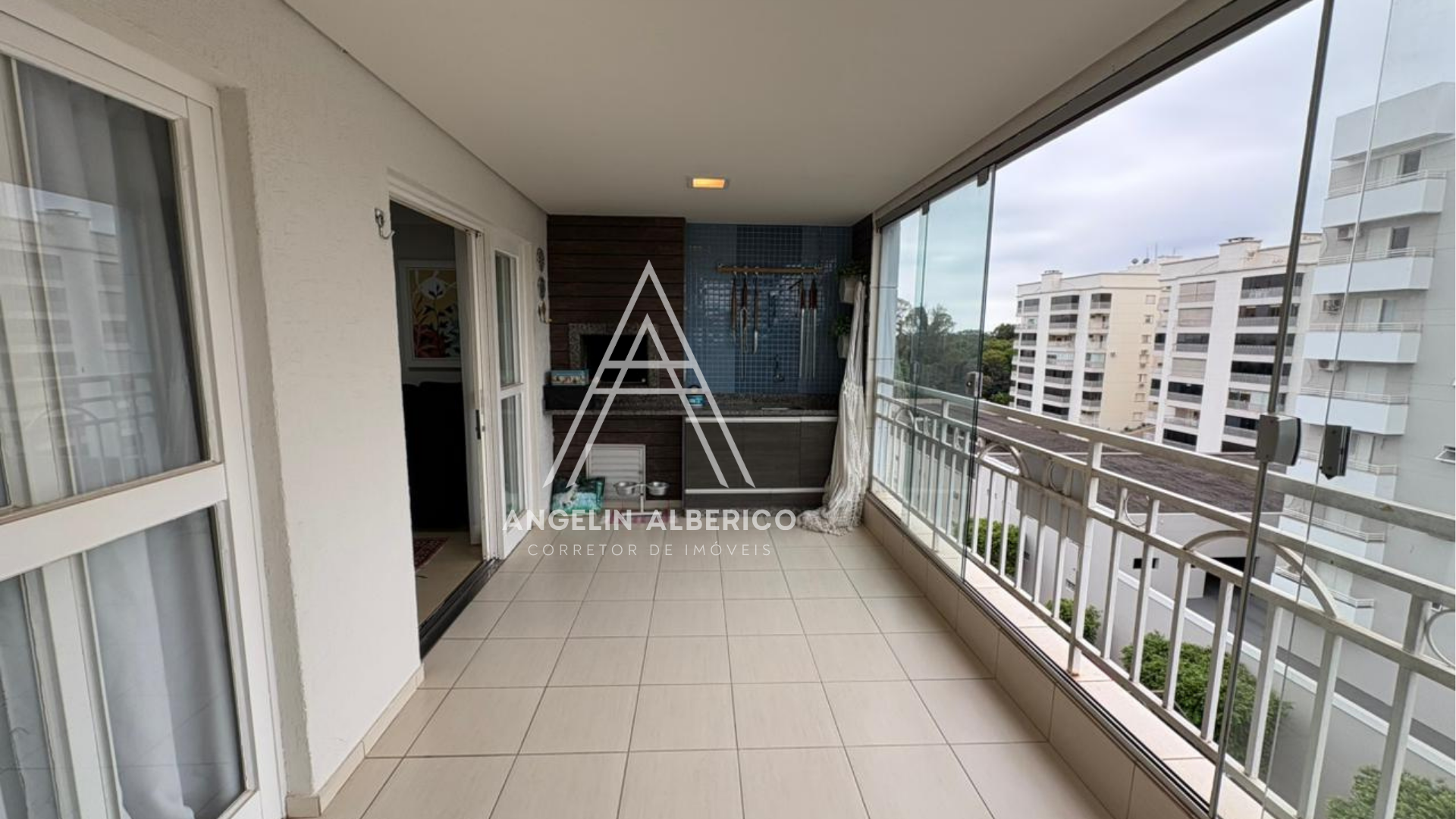 Apartamento a Venda com Móveis Planejados na Zona 02 em Cianorte PR