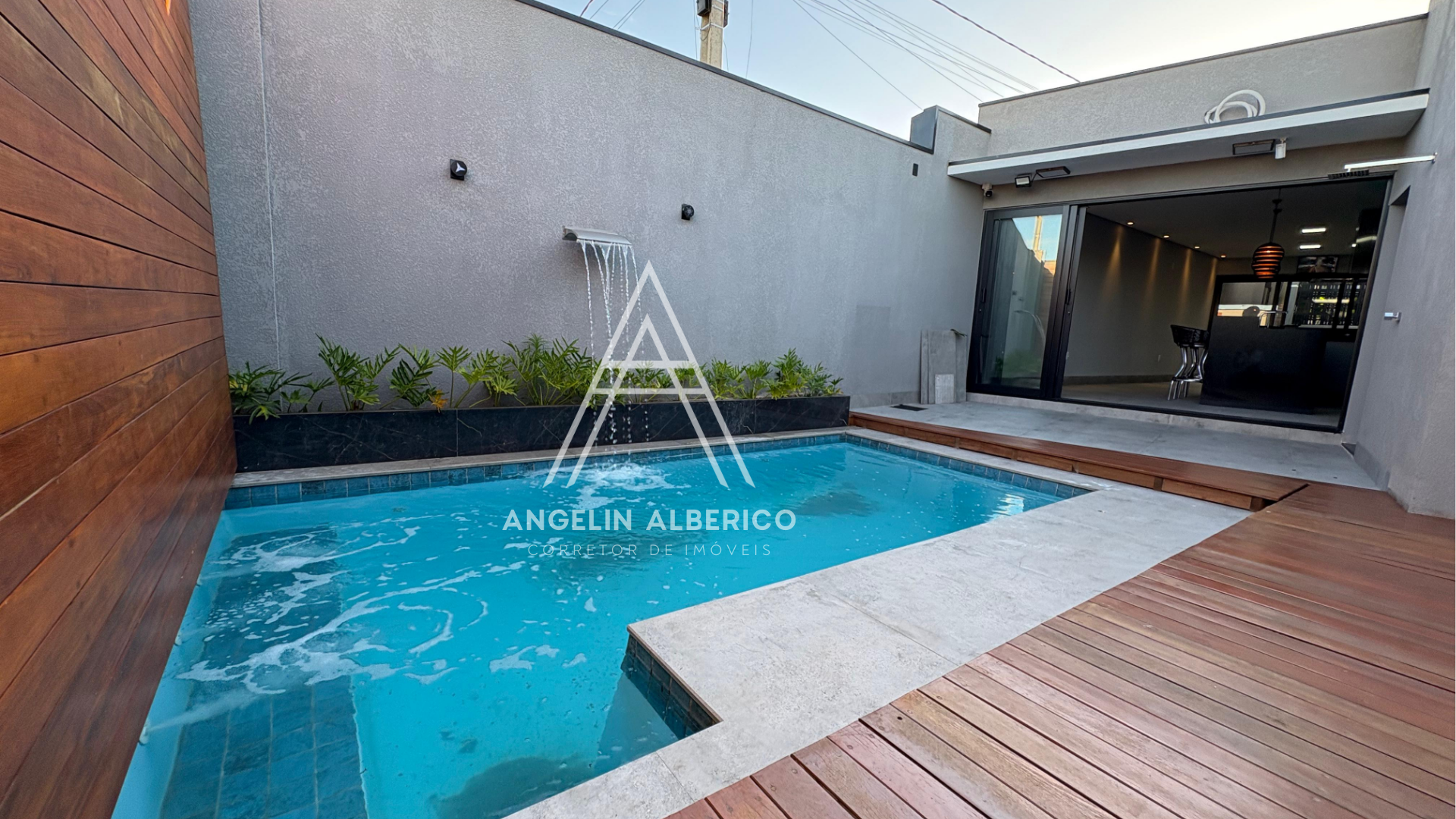 Casa de Alto Padrão a Venda  com Móveis Planejados no Jardim Atlântico em Cianorte PR