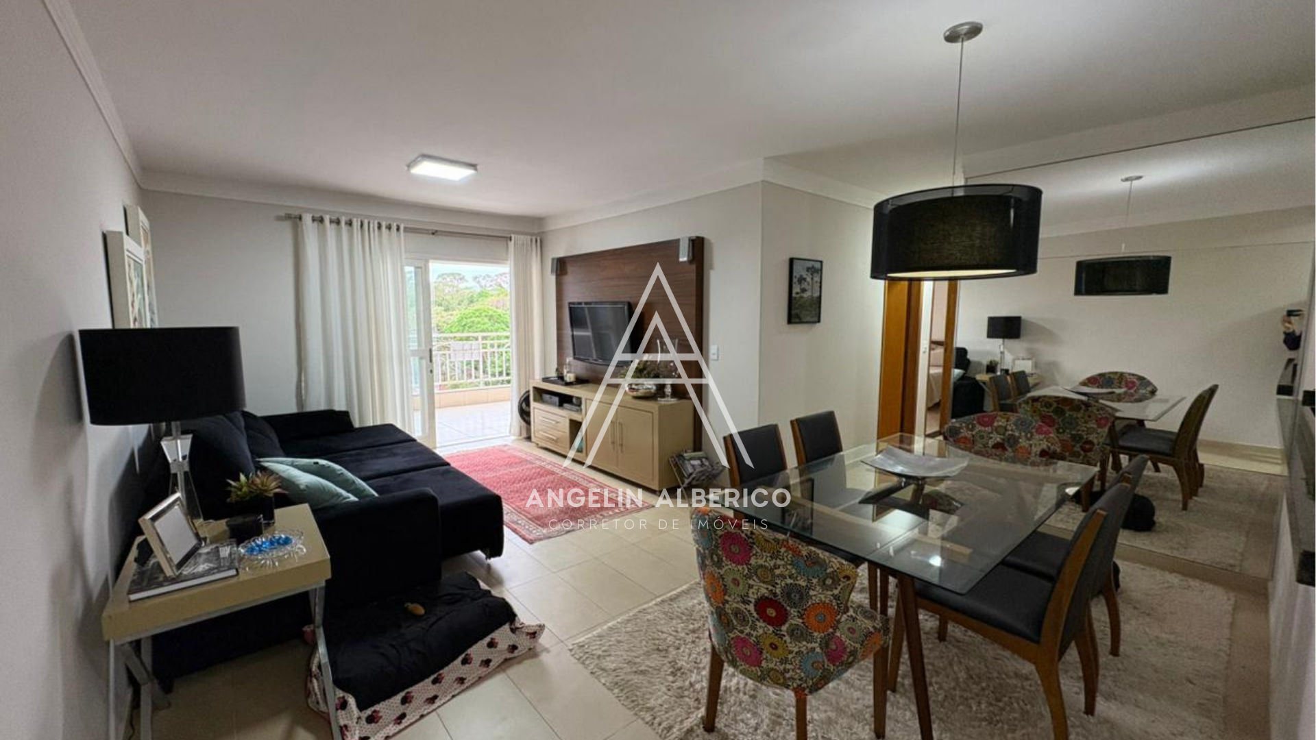 Apartamento a Venda com Móveis Planejados na Zona 02 em Cianorte PR