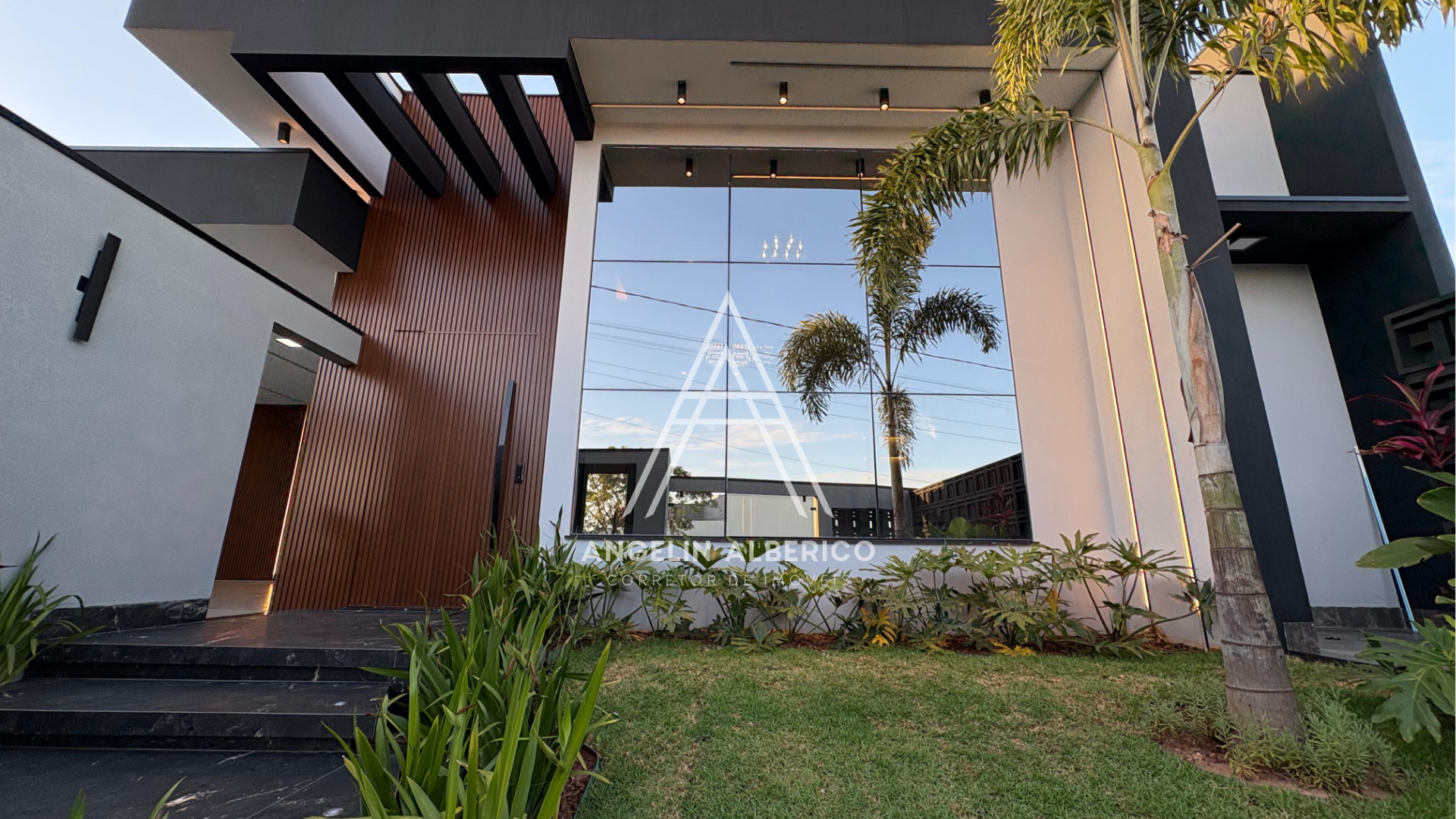 Casa de Alto Padrão a Venda  com Móveis Planejados no Jardim Atlântico em Cianorte PR