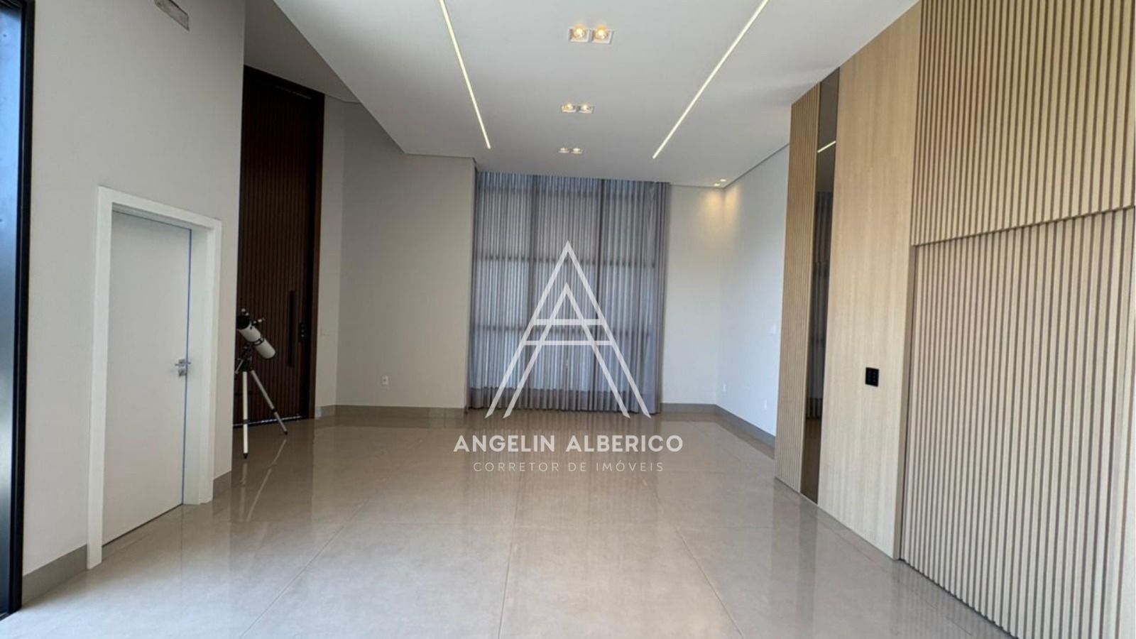 Casa de Alto Padrão a Venda no Condomínio Nabhan em Cianorte