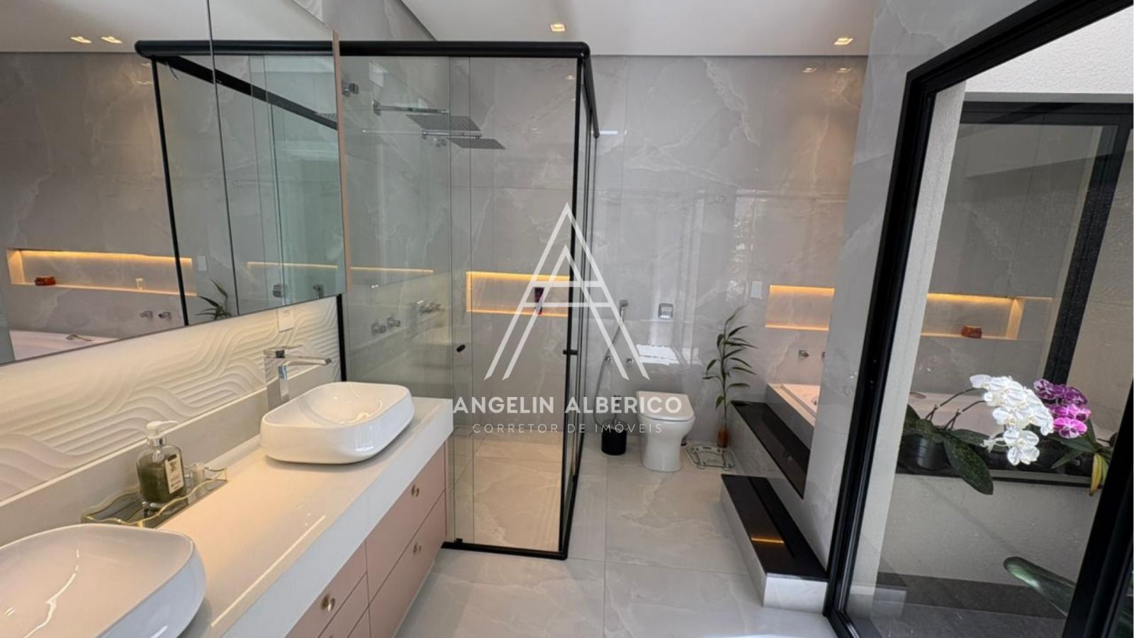 Casa de Alto Padrão a Venda no Condomínio Nabhan em Cianorte