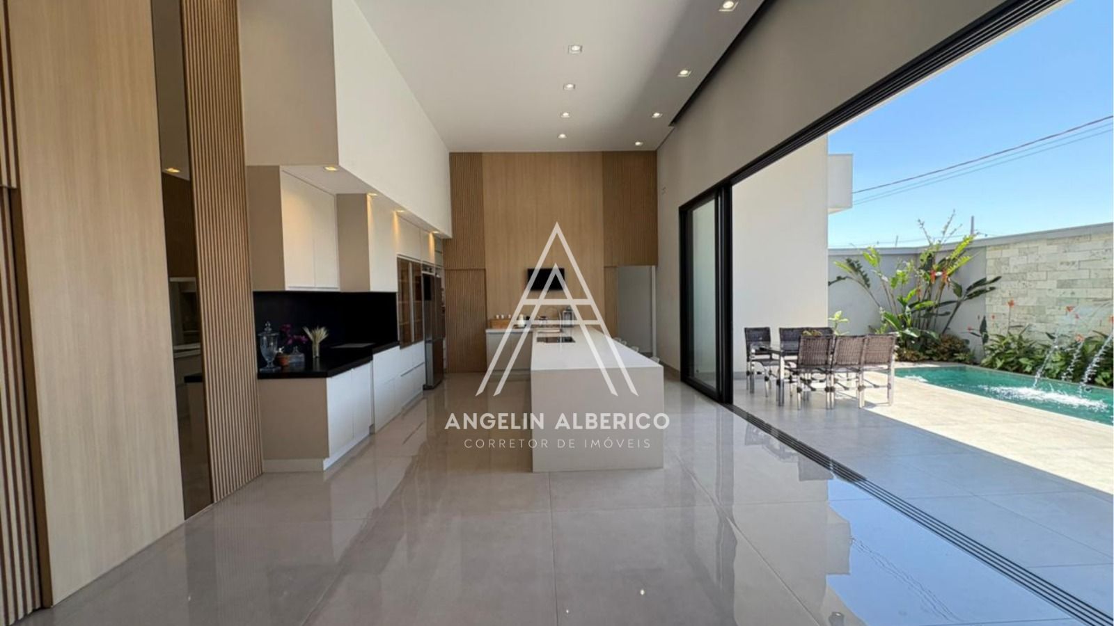 Casa de Alto Padrão a Venda no Condomínio Nabhan em Cianorte