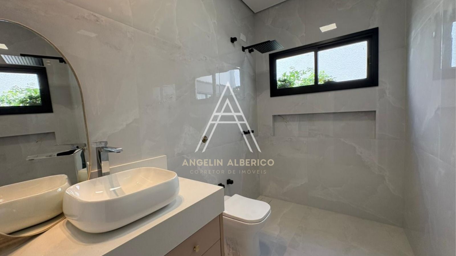 Casa de Alto Padrão a Venda no Condomínio Nabhan em Cianorte