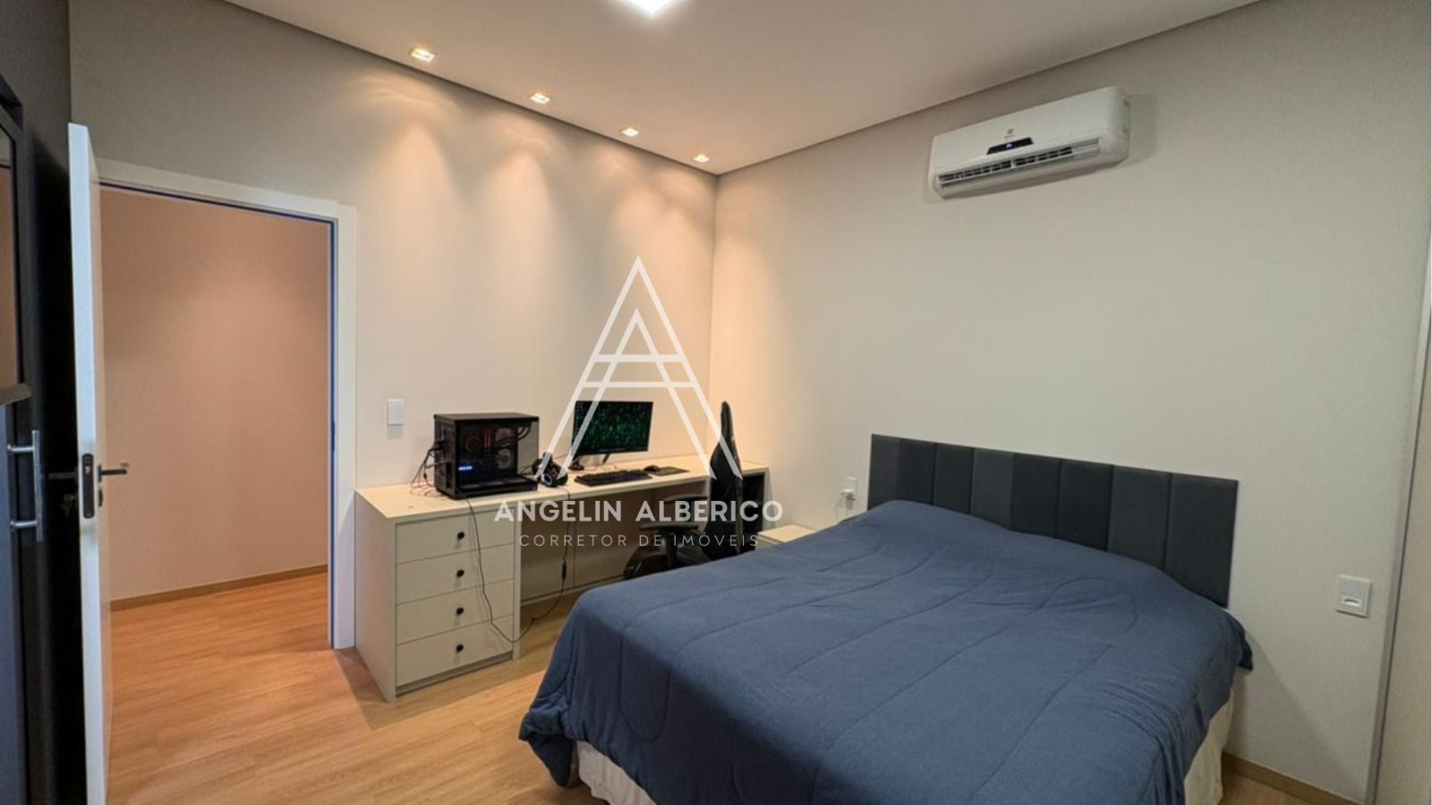 Casa de Alto Padrão a Venda no Condomínio Nabhan em Cianorte