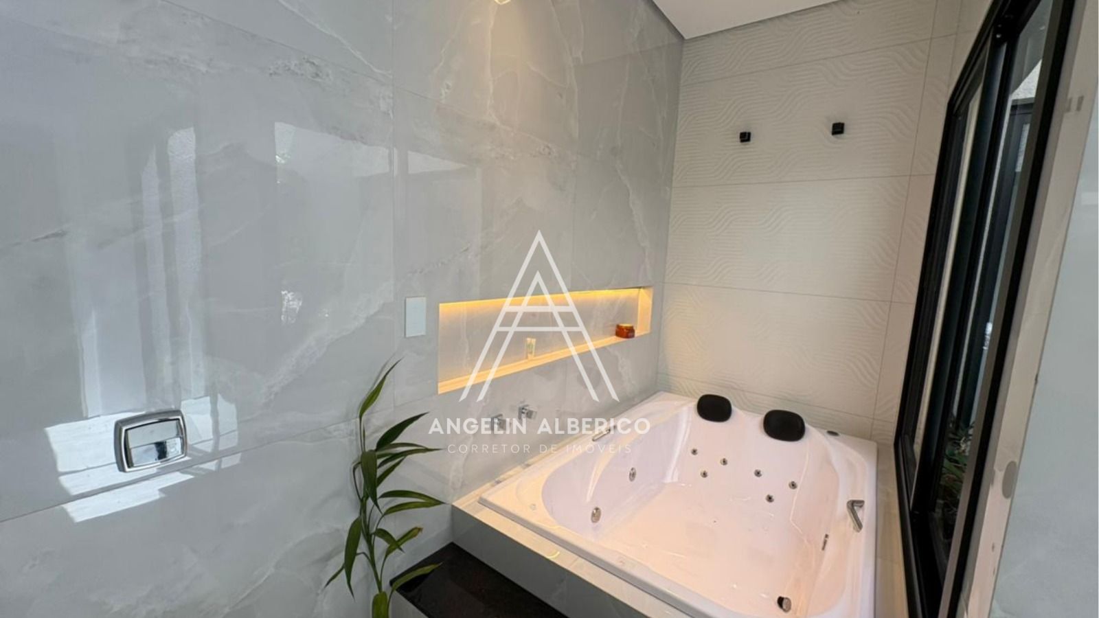 Casa de Alto Padrão a Venda no Condomínio Nabhan em Cianorte