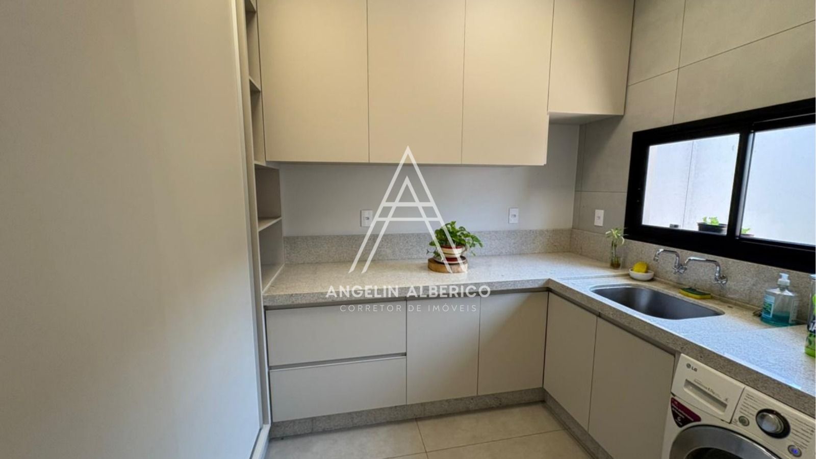 Casa de Alto Padrão a Venda no Condomínio Nabhan em Cianorte