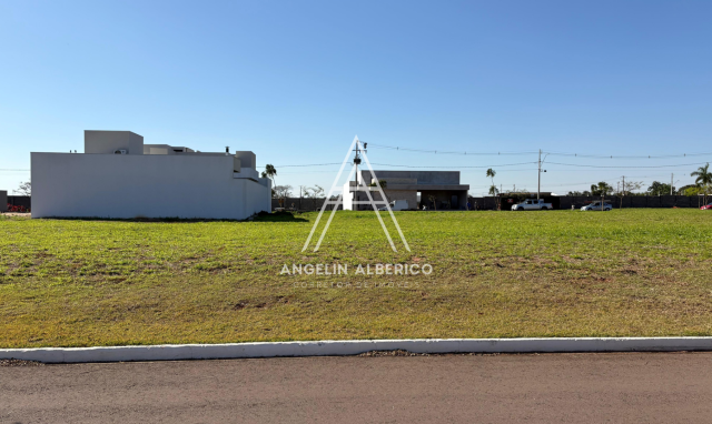 Terreno a Venda no Condomínio Bougaiville Resort em Cianorte PR