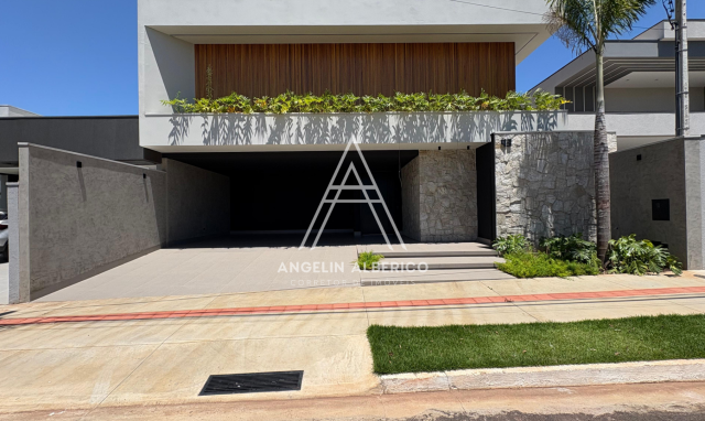 Casa de Alto Padrão a Venda no Condomínio Ipanema em Cianorte