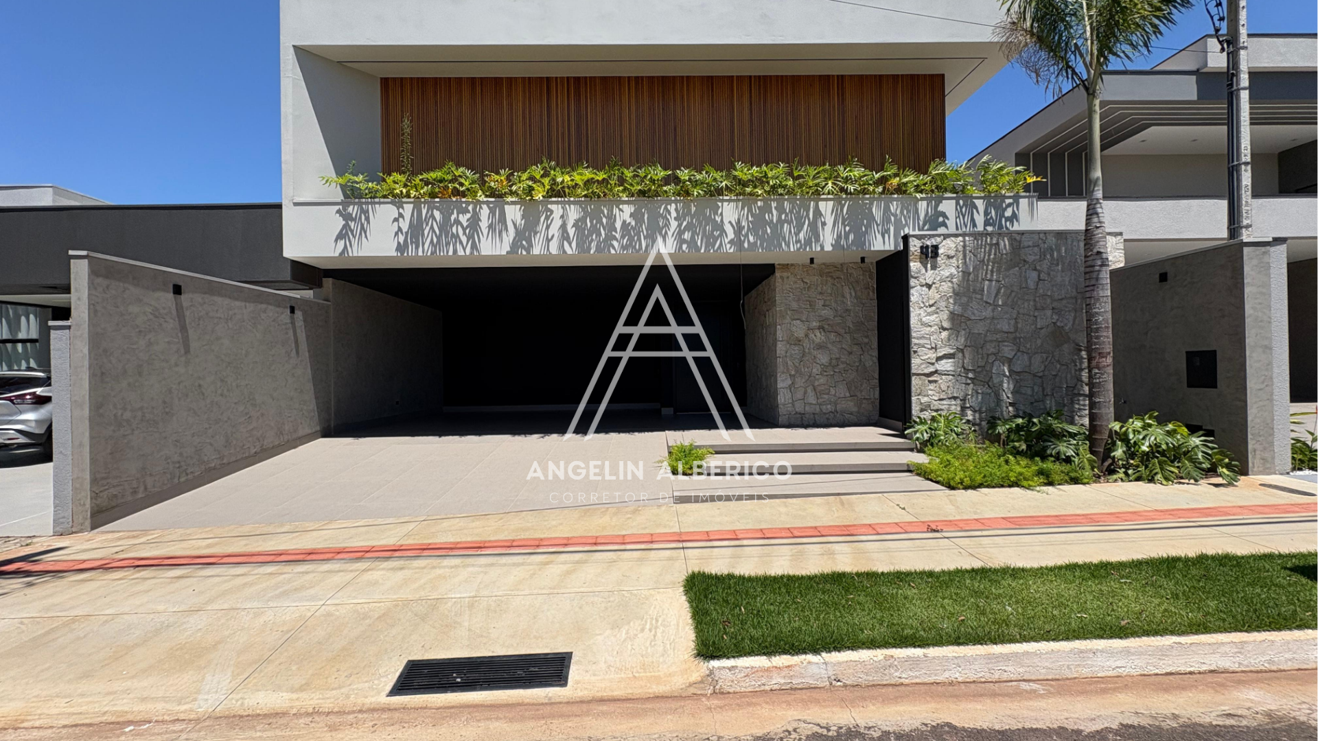 Casa de Alto Padrão a Venda no Condomínio Ipanema em Cianorte