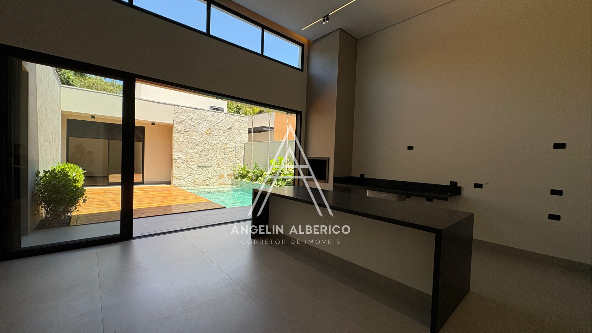 Casa de Alto Padrão a Venda no Condomínio Ipanema em Cianorte