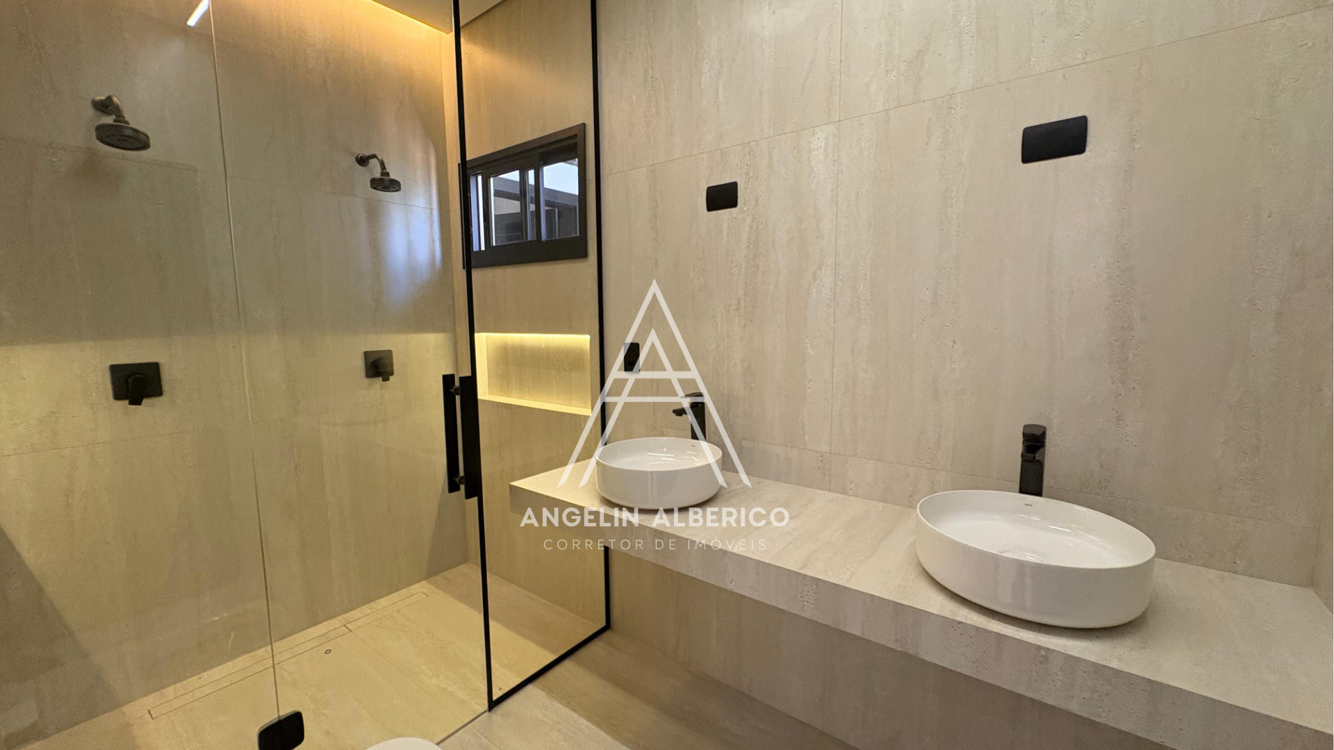 Casa de Alto Padrão a Venda no Condomínio Ipanema em Cianorte