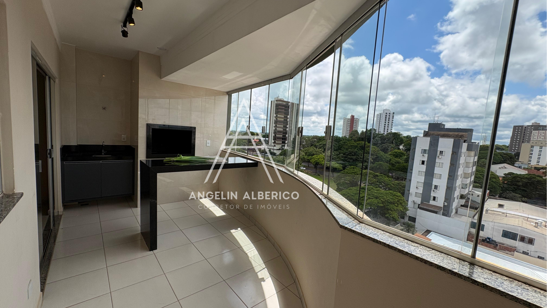 Apartamento a Venda Mobiliado, Decorado no Centro de Cianorte PR