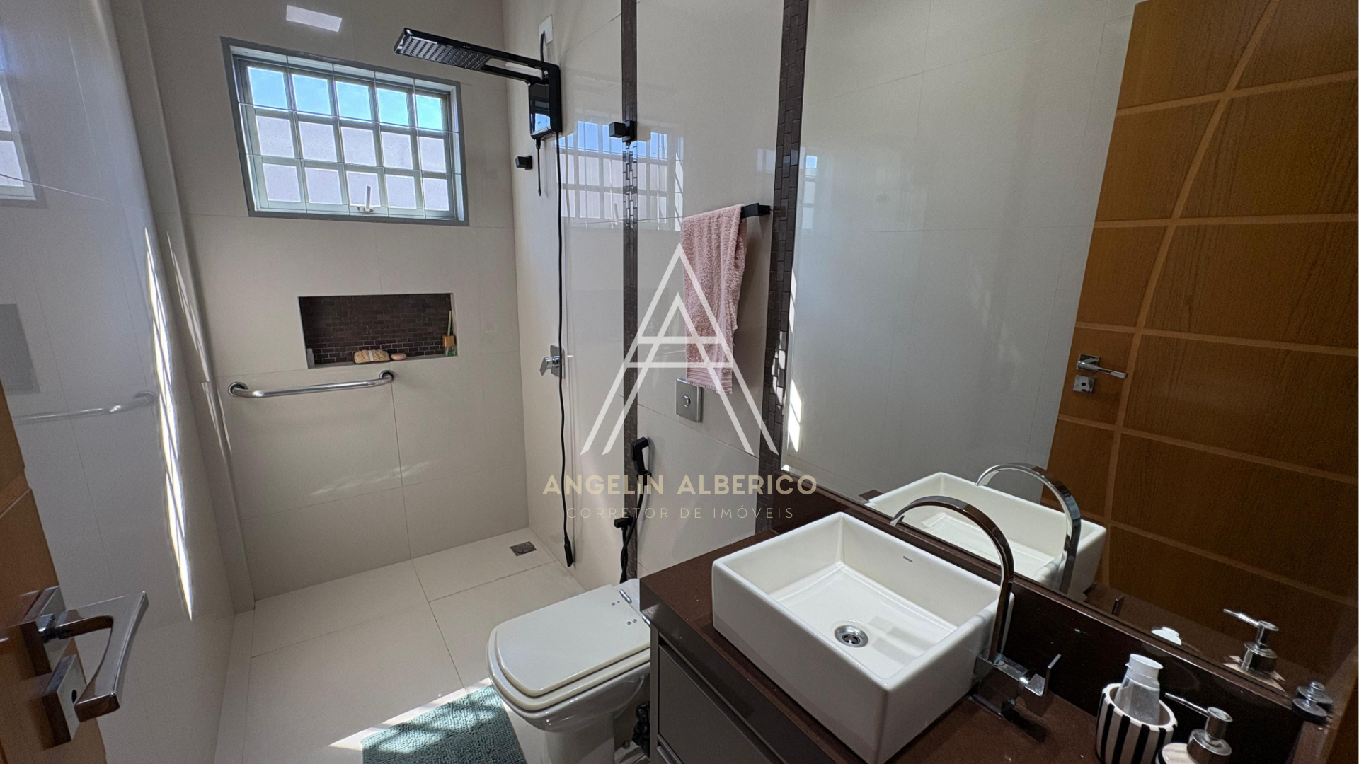 Sobrado a Venda com Móveis Planejados no Jardim Universidade em Cianorte PR