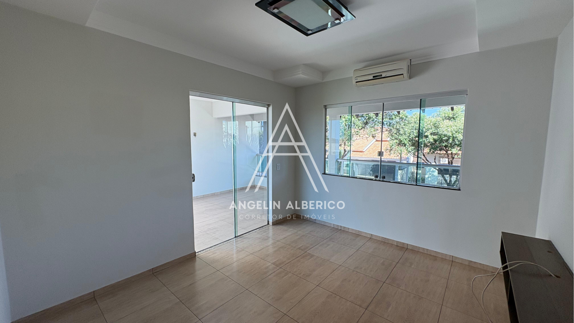 Sobrado a Venda com Móveis Planejados no Jardim Universidade em Cianorte PR