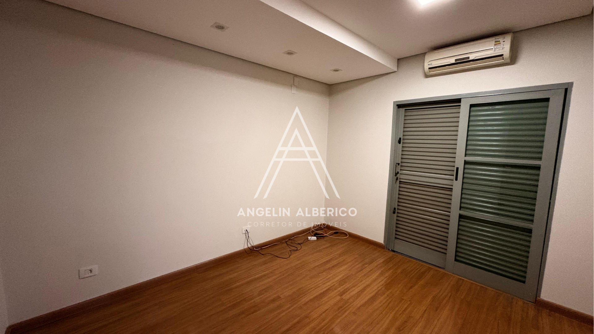 Sobrado a Venda com Móveis Planejados no Jardim Universidade em Cianorte PR