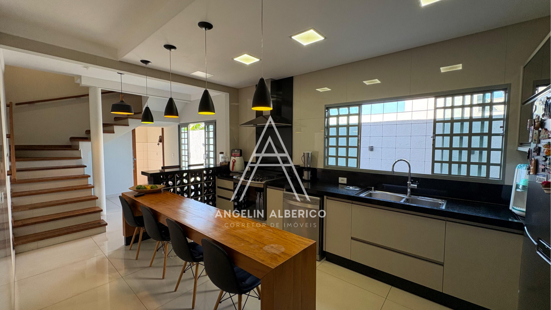 Sobrado a Venda com Móveis Planejados no Jardim Universidade em Cianorte PR