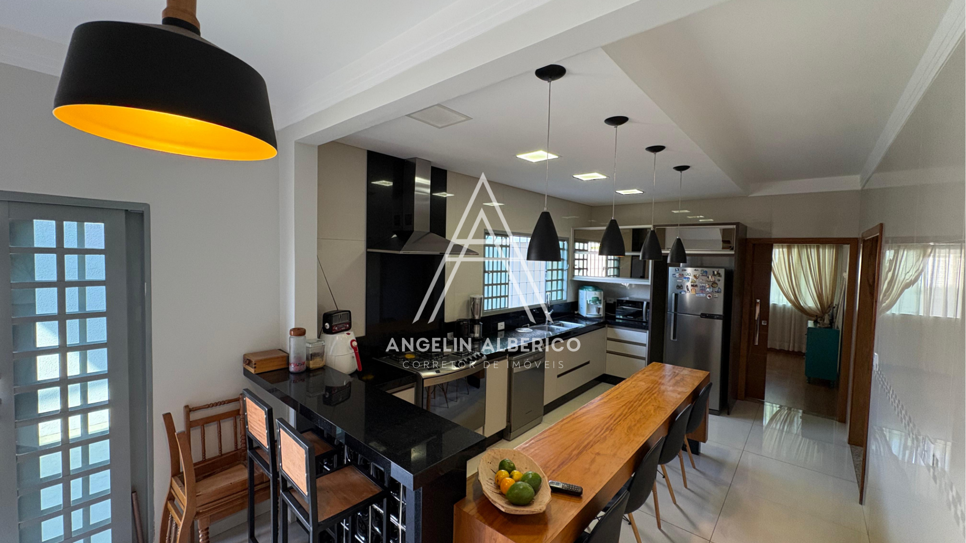 Sobrado a Venda com Móveis Planejados no Jardim Universidade em Cianorte PR