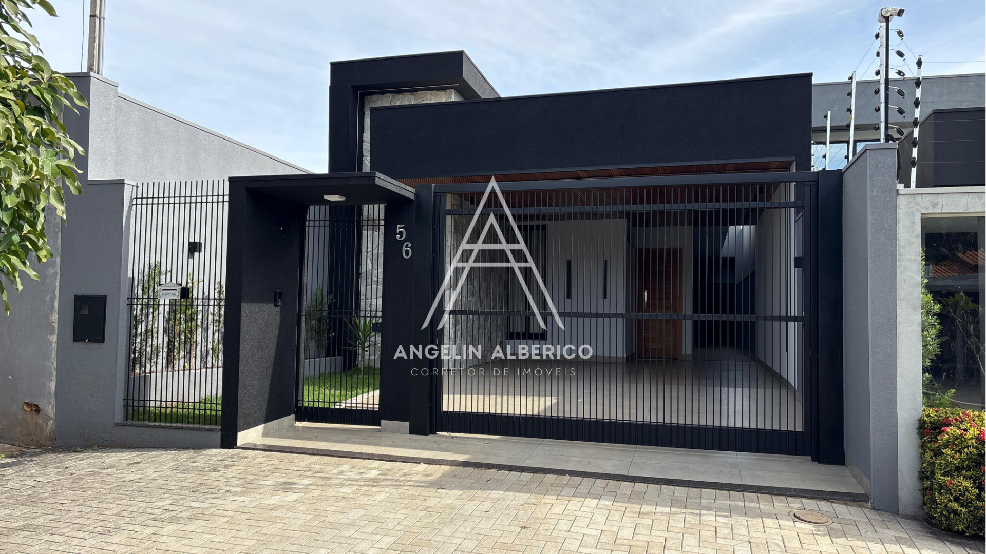 Casa a Venda com Móveis Planejados na Zona 02 em Cianorte PR