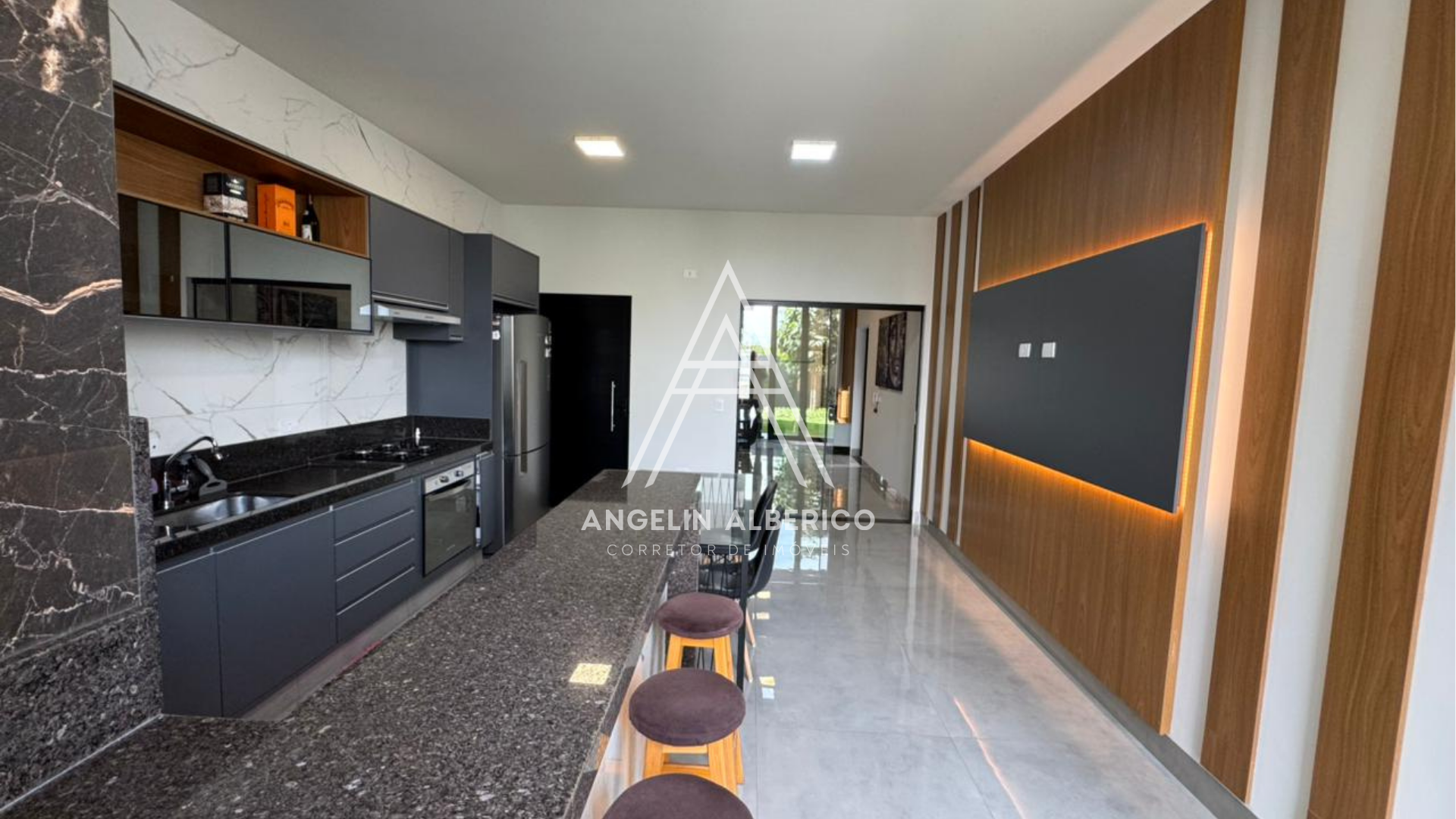 Casa a Venda com Móveis Planejados na Zona 02 em Cianorte PR
