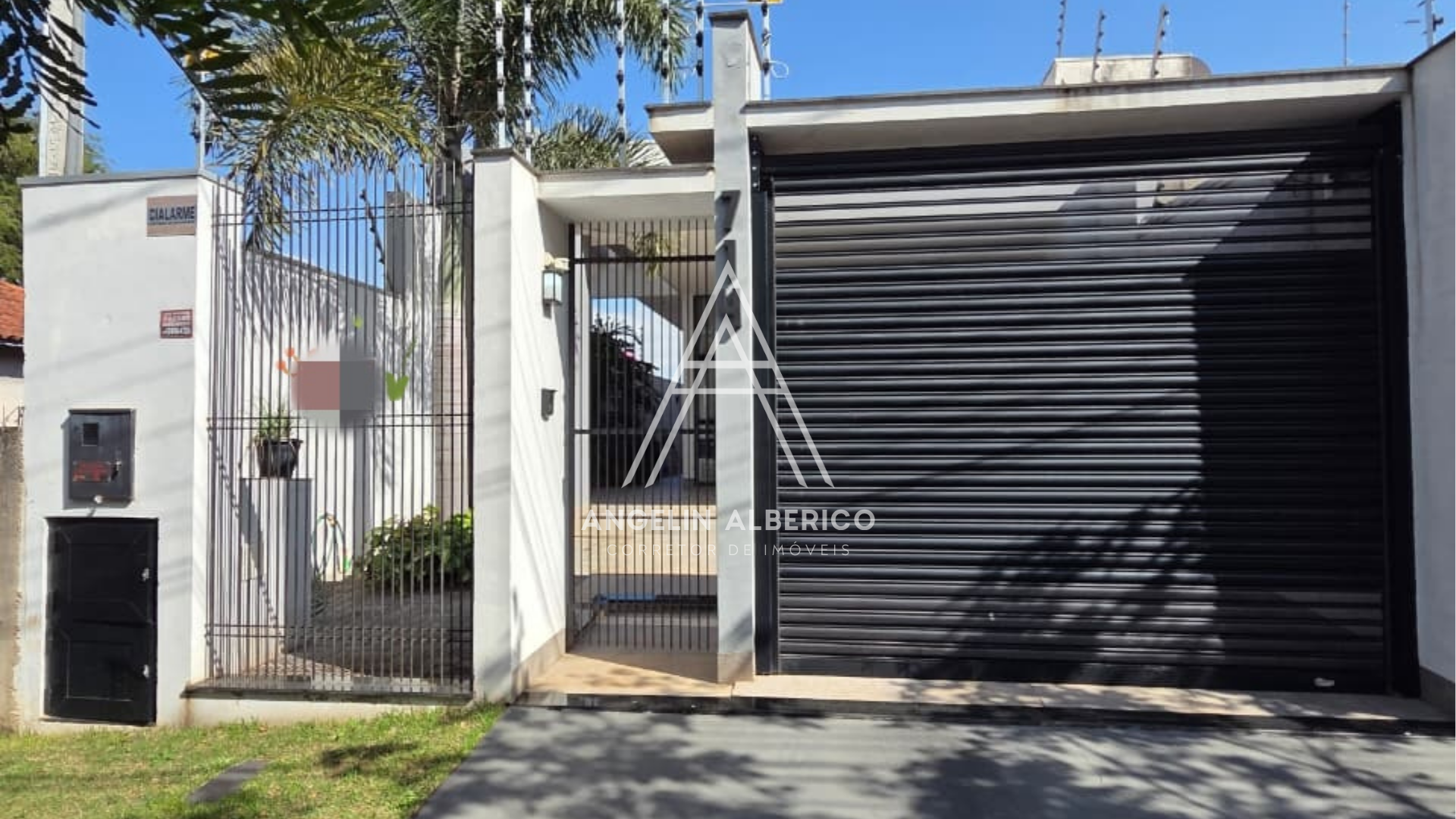 Casa a Venda com Móveis no Zona 03 em Cianorte PR