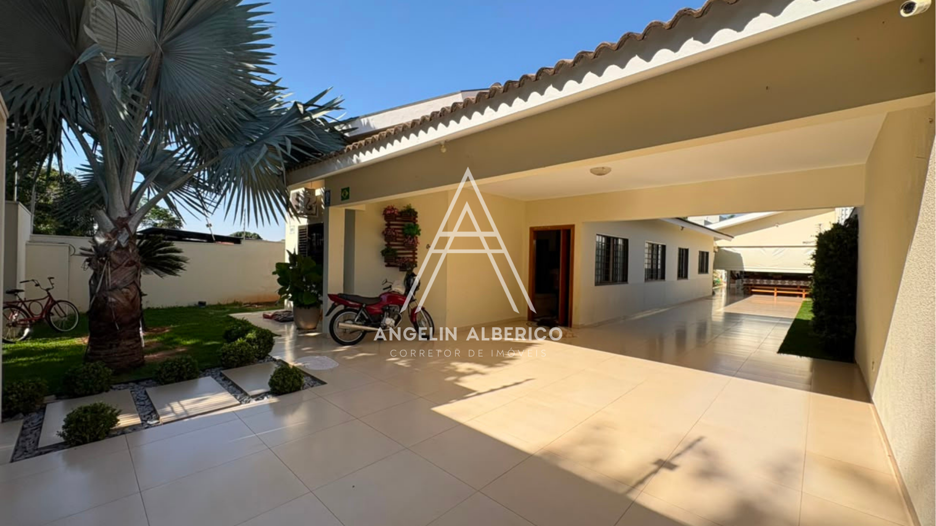 Casa a Vanda com Móveis Planejados e Piscina na Zona 01 em Cianorte PR