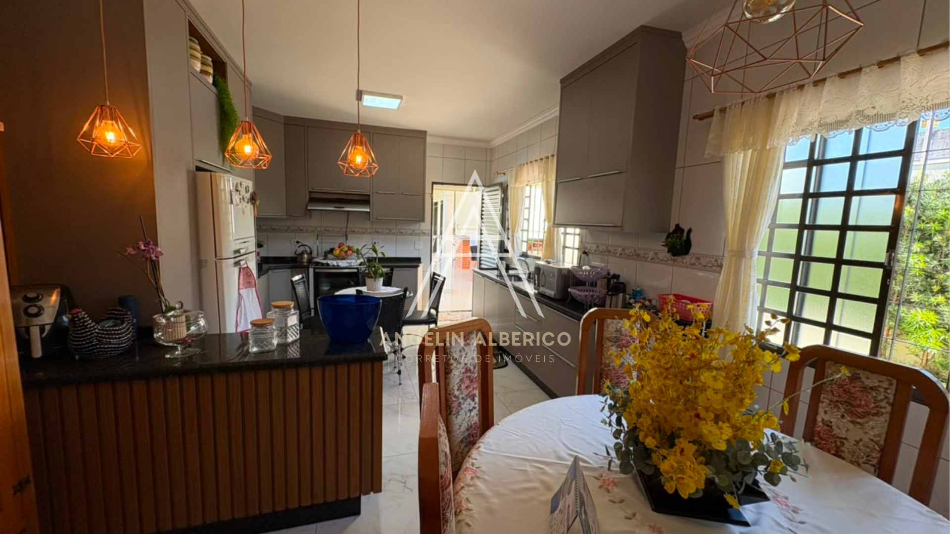 Casa a Vanda com Móveis Planejados e Piscina na Zona 01 em Cianorte PR