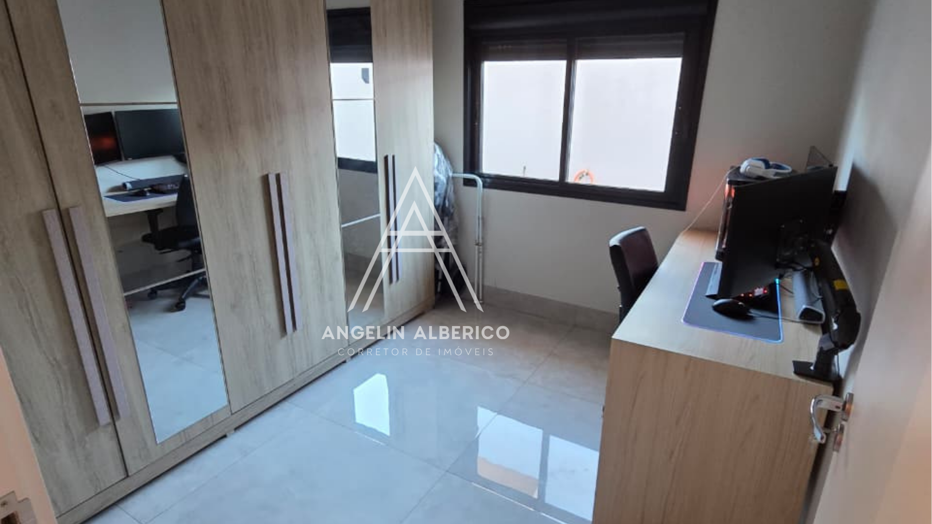 Casa a Venda com Móveis no Zona 03 em Cianorte PR