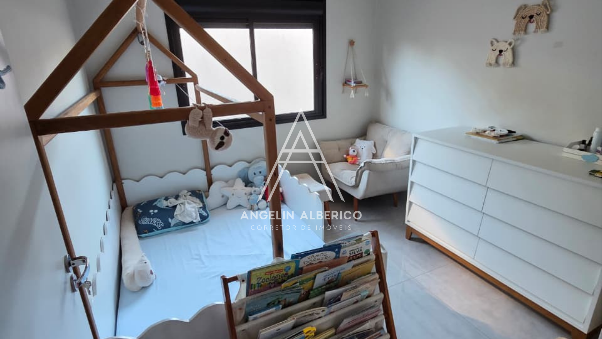 Casa a Venda com Móveis no Zona 03 em Cianorte PR