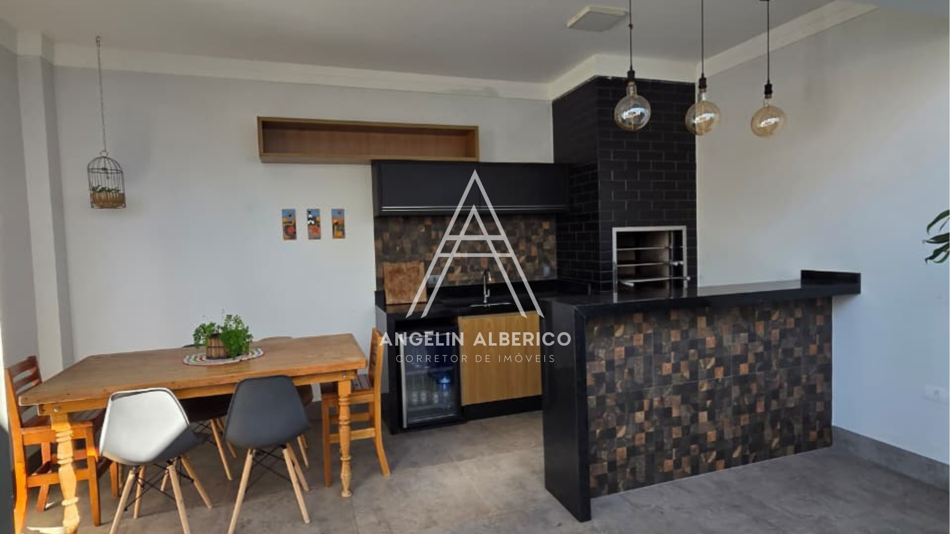 Casa a Venda com Móveis no Zona 03 em Cianorte PR
