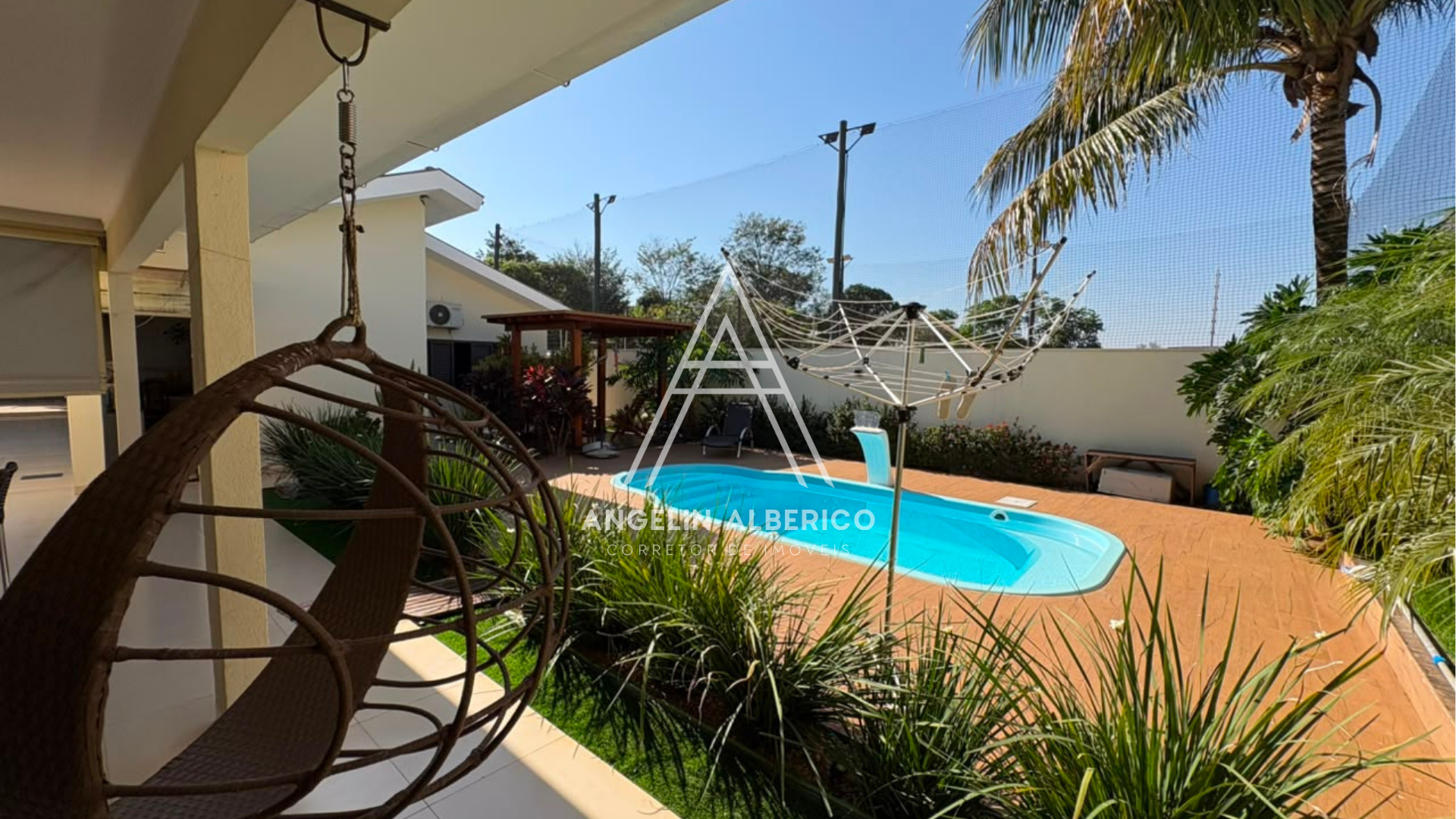 Casa a Vanda com Móveis Planejados e Piscina na Zona 01 em Cianorte PR