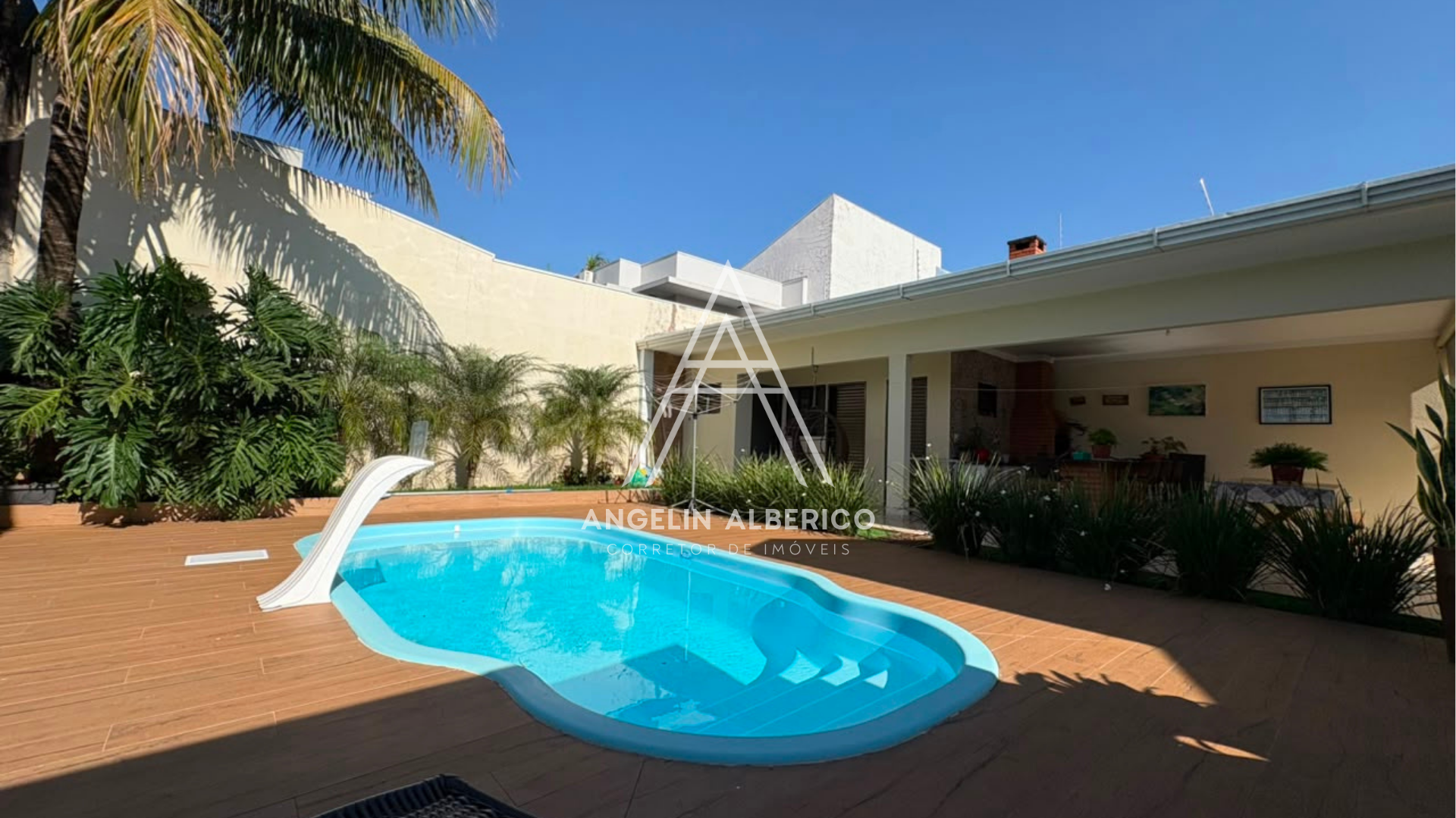 Casa a Vanda com Móveis Planejados e Piscina na Zona 01 em Cianorte PR