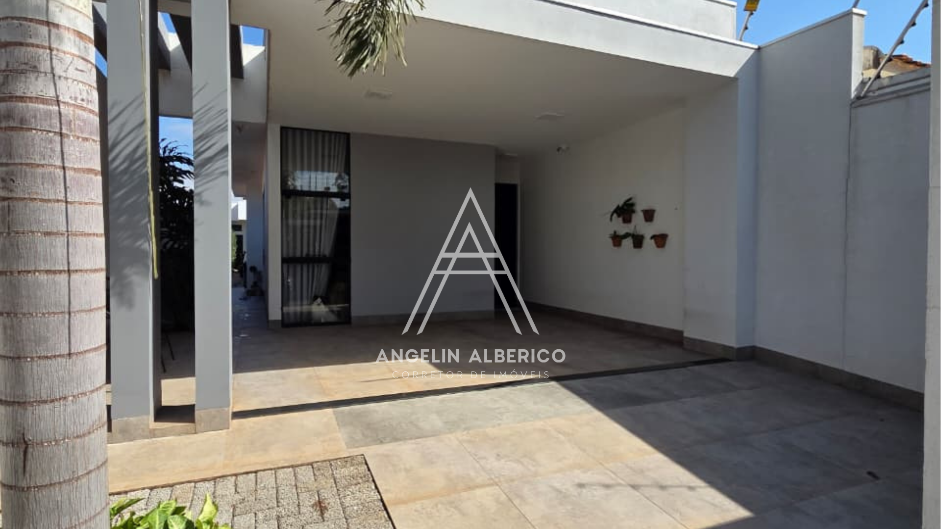 Casa a Venda com Móveis no Zona 03 em Cianorte PR