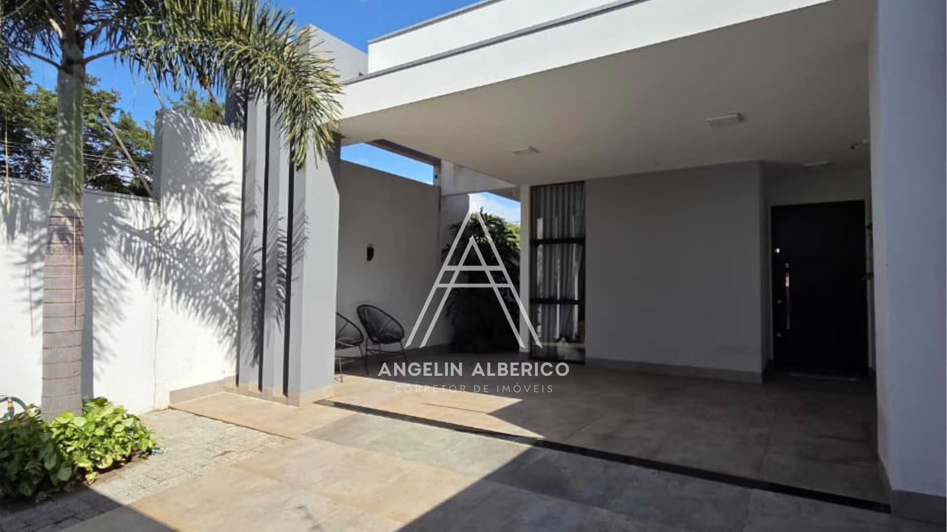 Casa a Venda com Móveis no Zona 03 em Cianorte PR